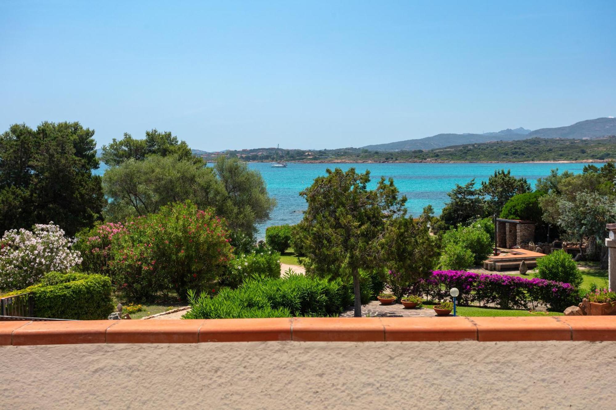 Baia Dorata Beach Apartment Porto Istana المظهر الخارجي الصورة
