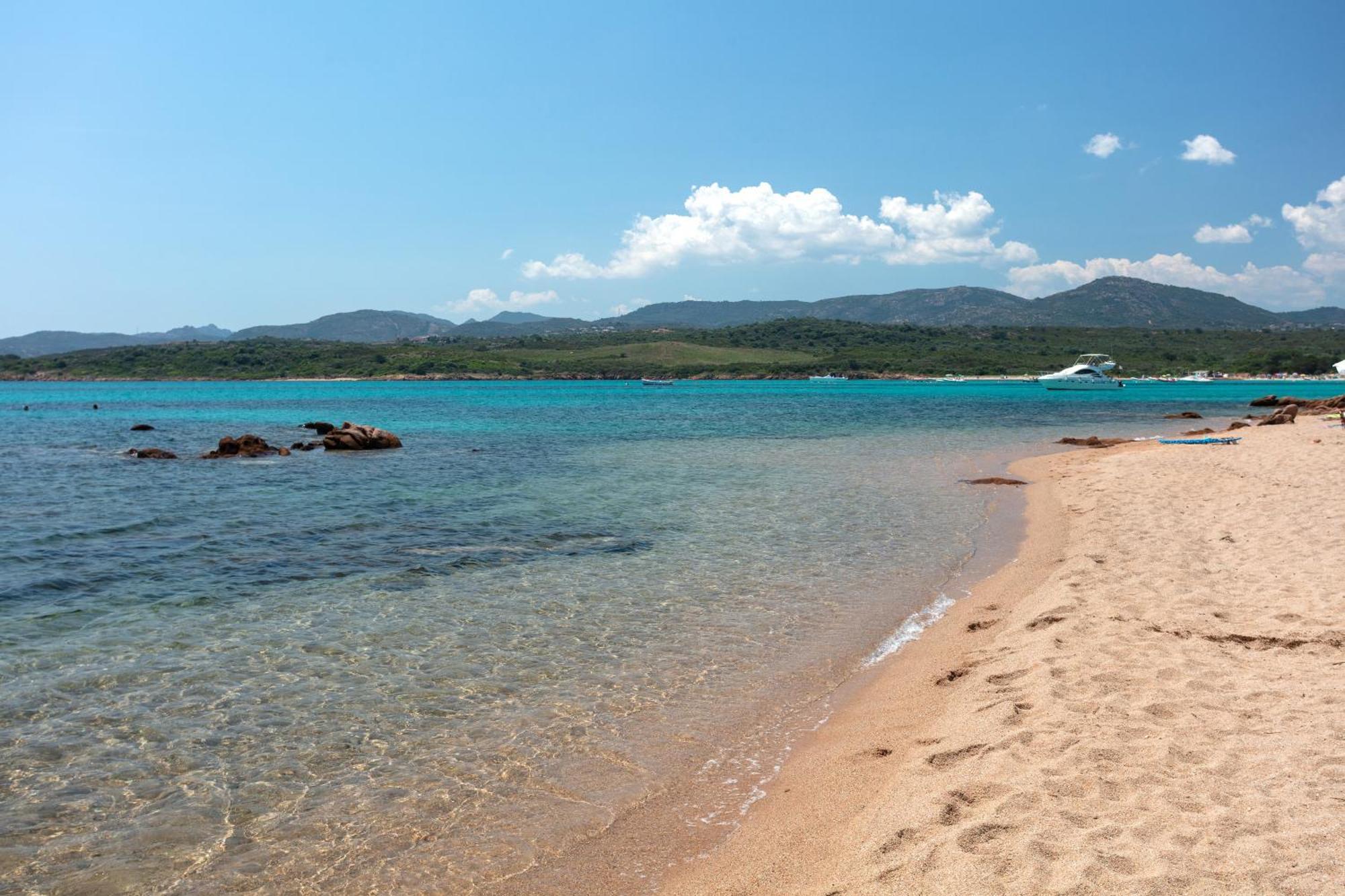 Baia Dorata Beach Apartment Porto Istana المظهر الخارجي الصورة